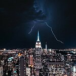 Blitz über Skyline - Foto von Pexels David Skyrius